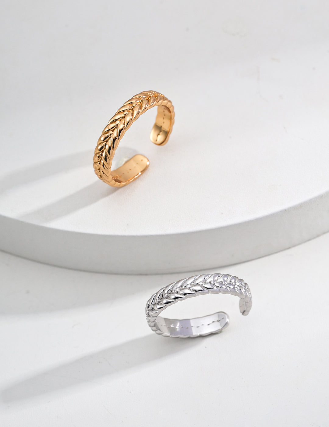Minimalist Band Ring – Modern Simplicity with Vintage & Platinum Finishes