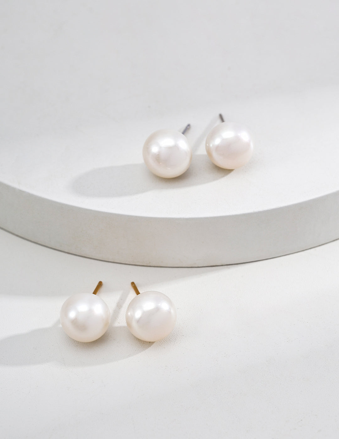 Classic Natural Pearl Stud Earrings – Timeless Elegance in Minimalist Design