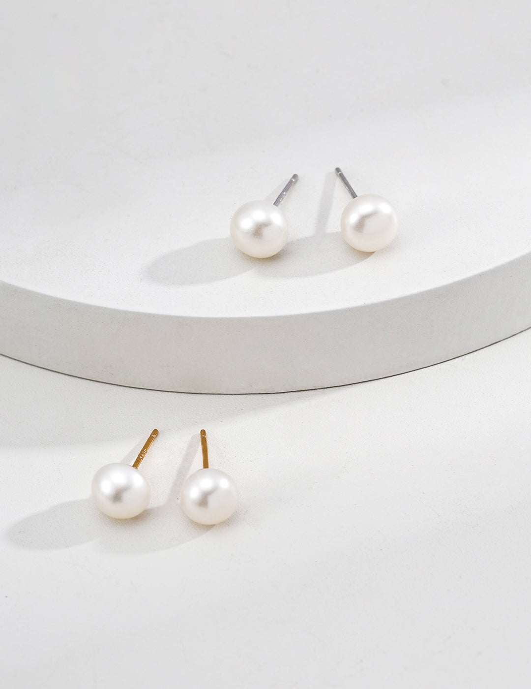 Classic Natural Pearl Stud Earrings – Timeless Elegance in Minimalist Design