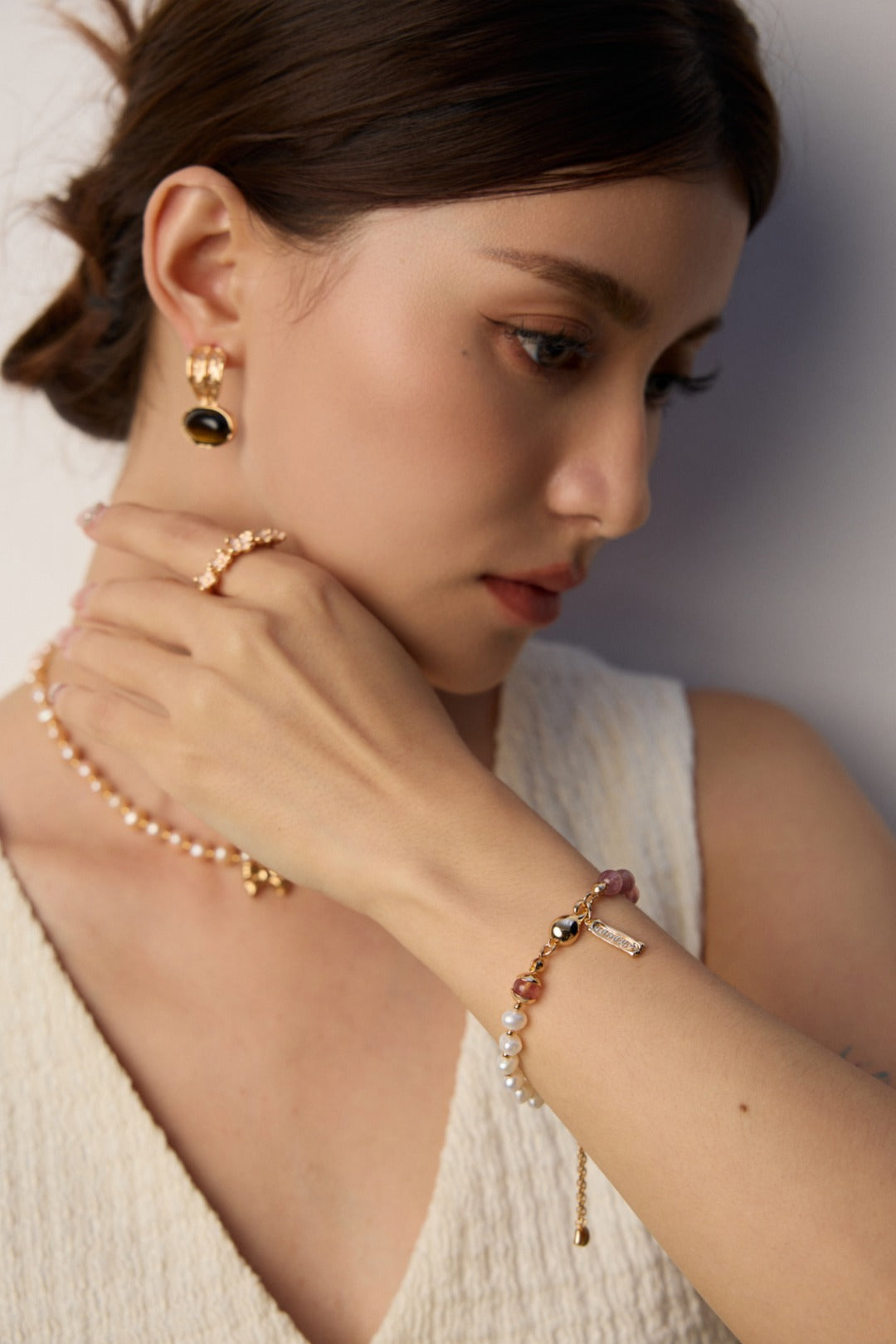 Floral Enamel Ring – Elegant Petal-Inspired Design with Vintage Charm