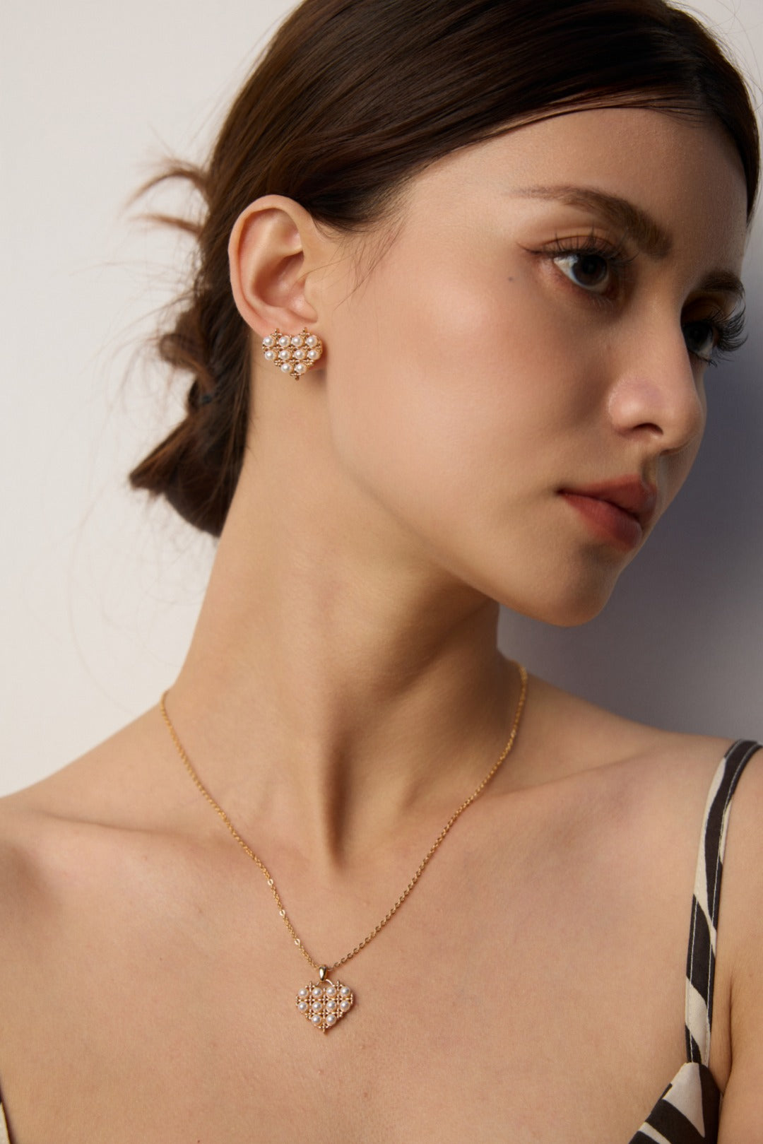 Vintage Pearl Heart Pendant Necklace-soft luminosity and sophistication