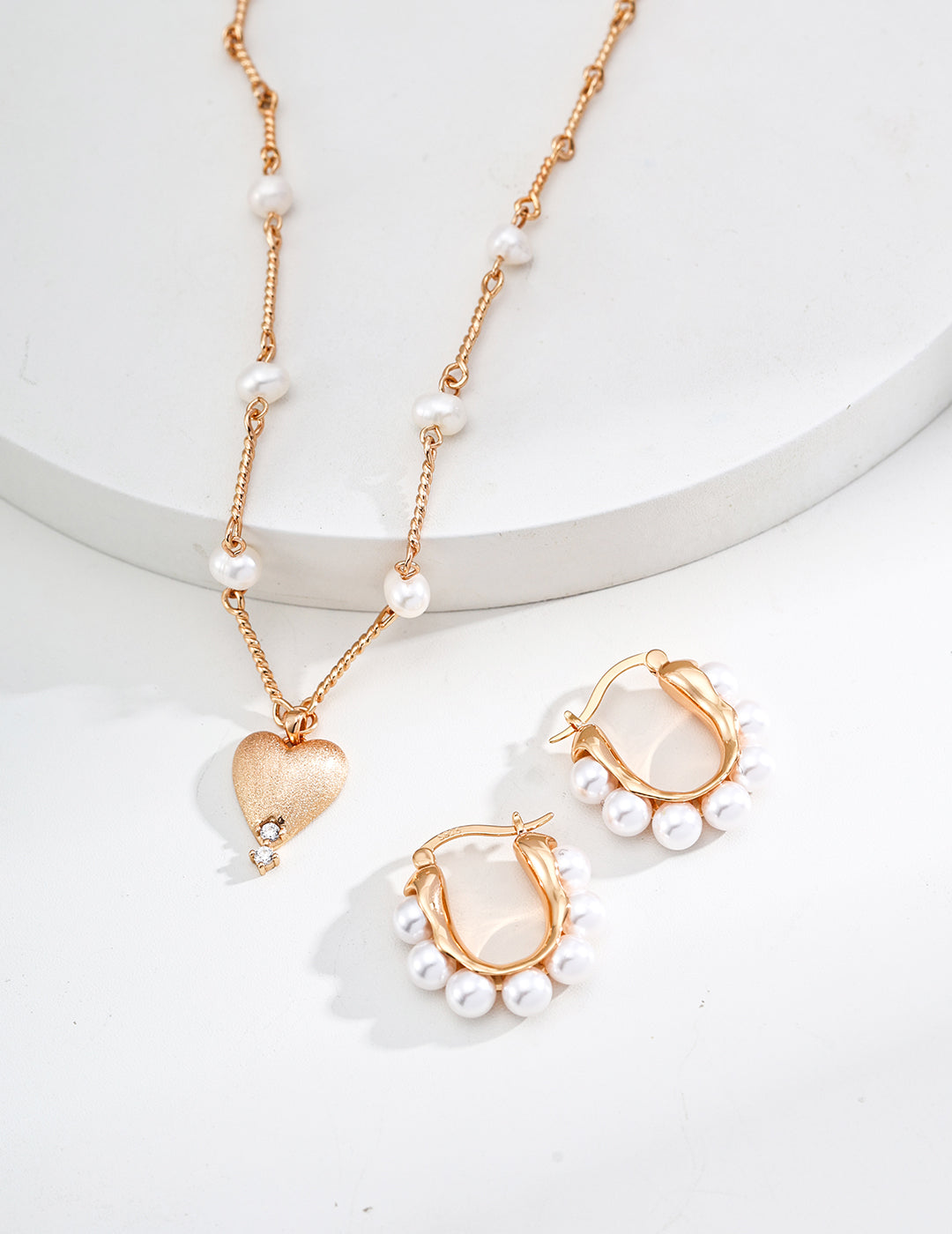 Sand Matte Heart Pendant Necklace- Natural Pearl, Inlaid Gemstone