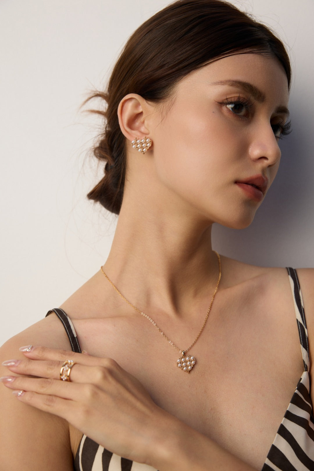 Eternal Glow Pearl-Inspired Ring- Parisian simplicity and elegance