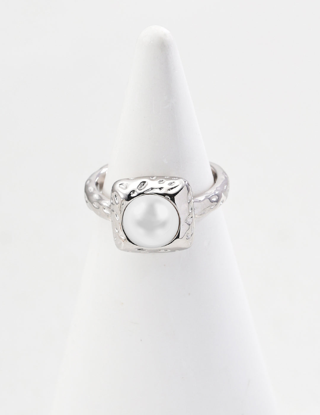 Minimalist Natural Pearl Ring – Elegant Open Design, Timeless Parisian Simplicity