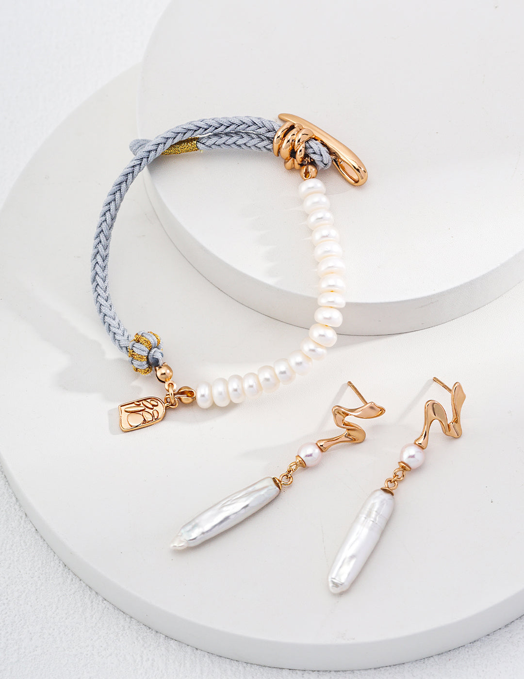 Ocean Whisper Natural Pearl Bracelet — Timeless Harmony in Modern Elegance