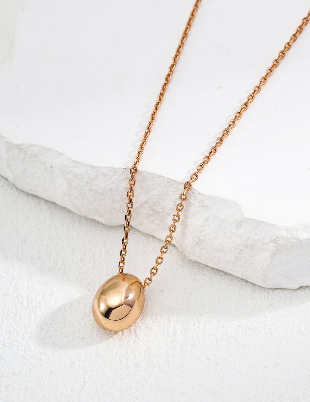 Vintage-Inspired Polished Pendant Necklace – Minimalist Elegance in Retro Gold