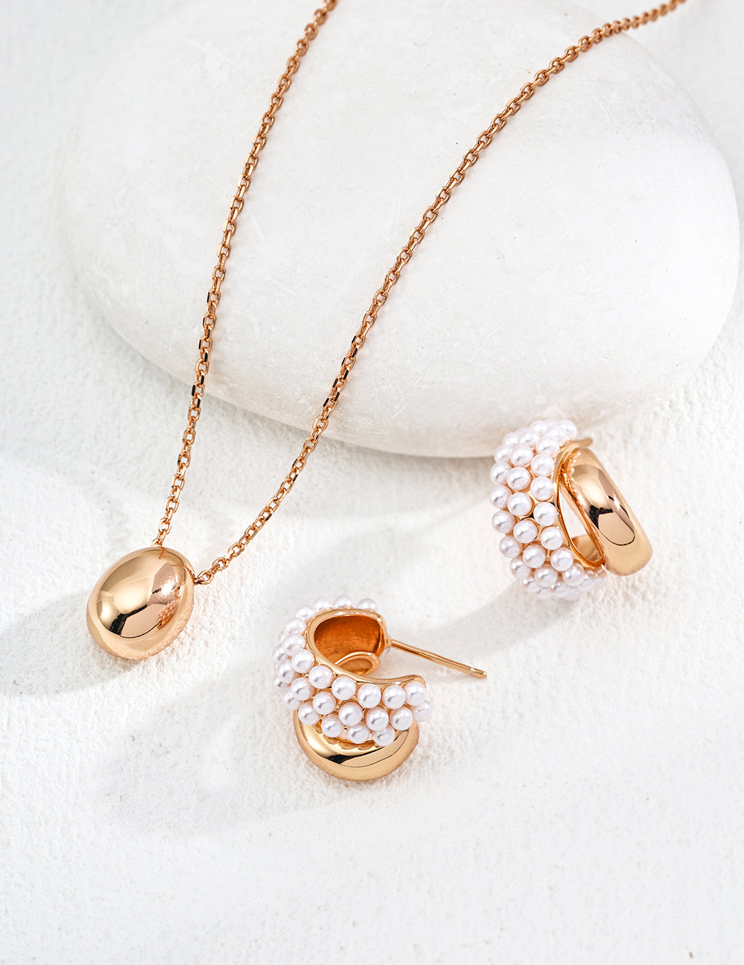 Vintage-Inspired Polished Pendant Necklace – Minimalist Elegance in Retro Gold