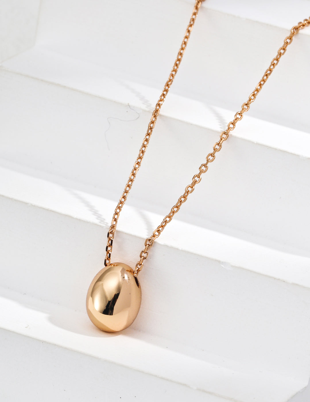 Vintage-Inspired Polished Pendant Necklace – Minimalist Elegance in Retro Gold