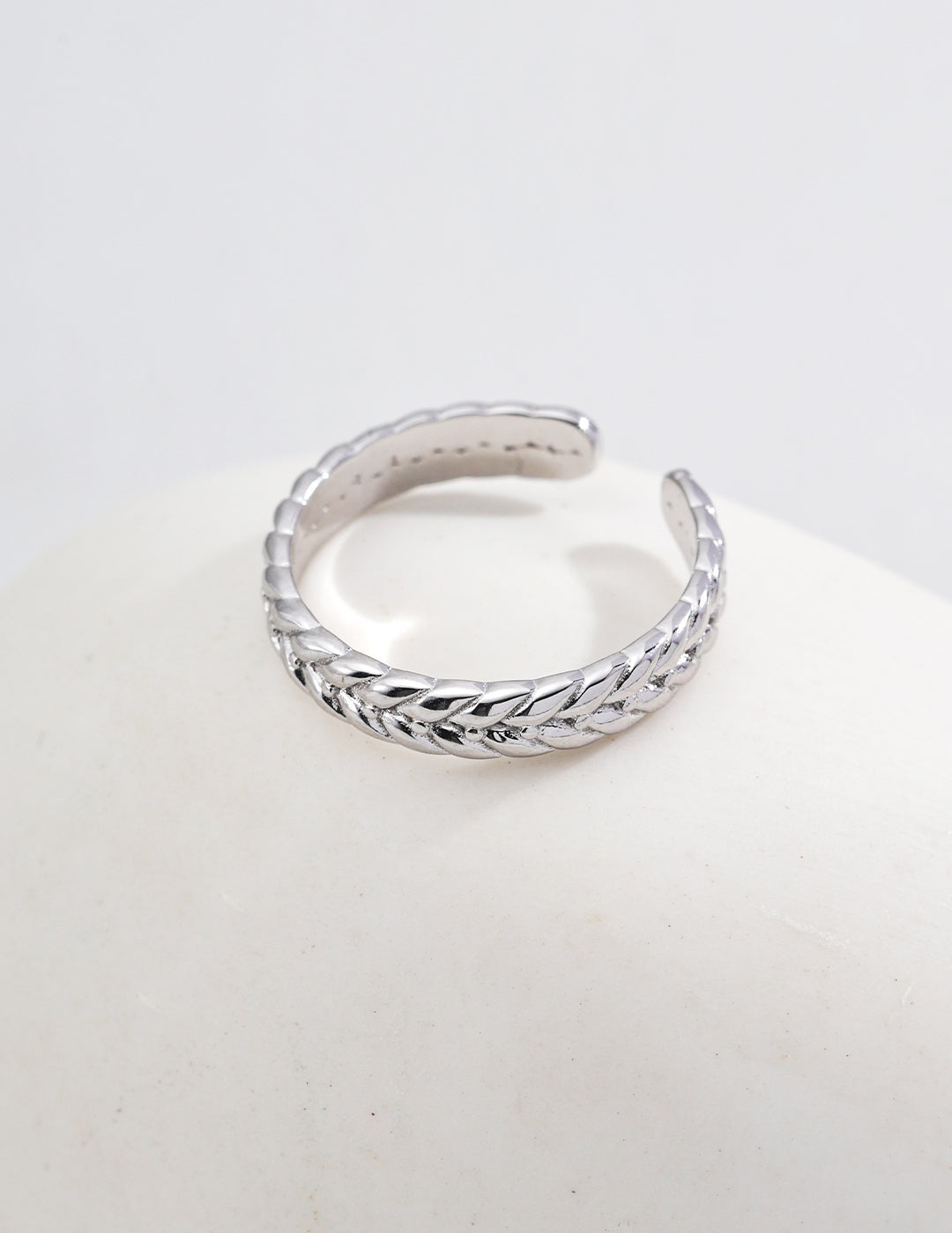 Minimalist Band Ring – Modern Simplicity with Vintage & Platinum Finishes