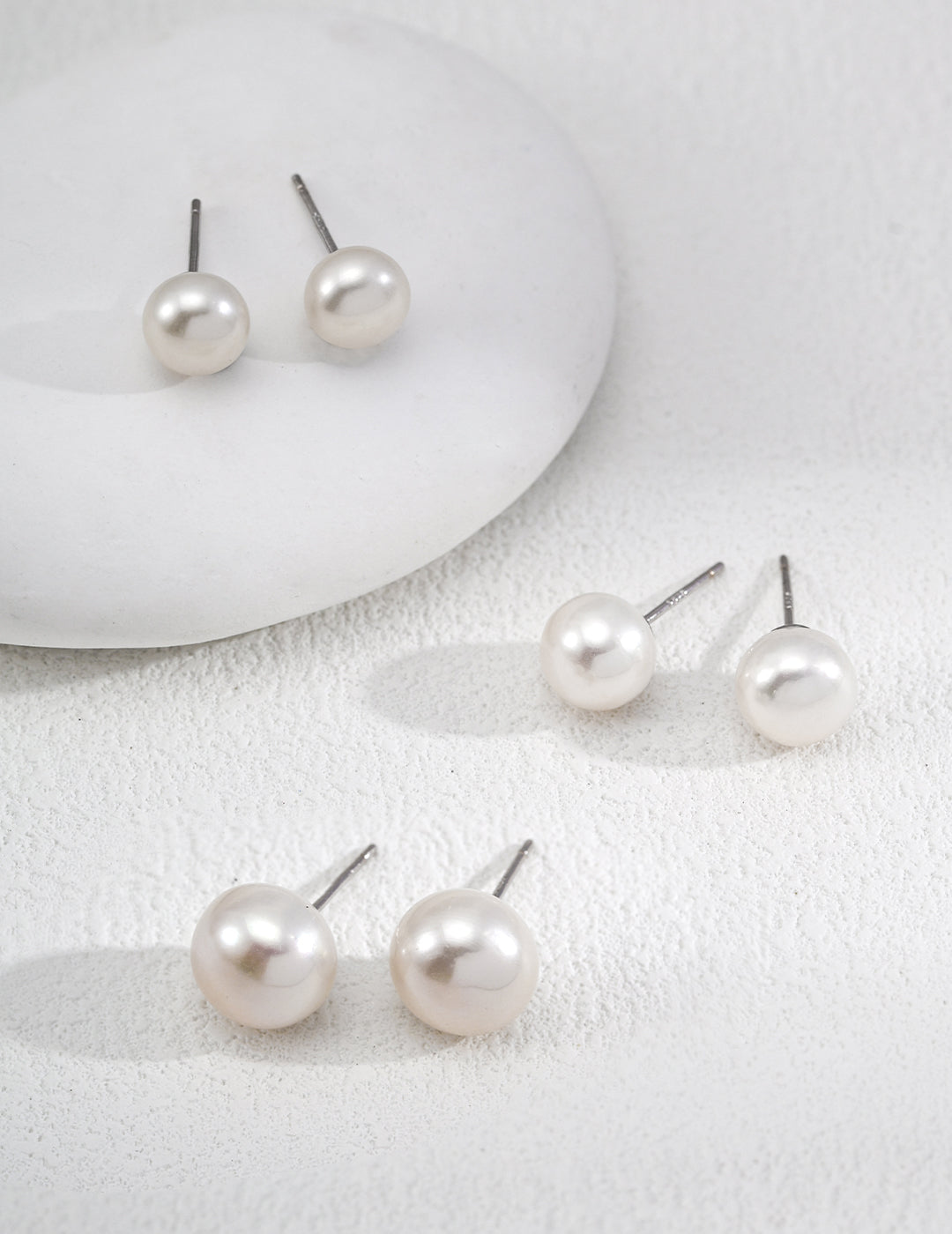 Classic Natural Pearl Stud Earrings – Timeless Elegance in Minimalist Design