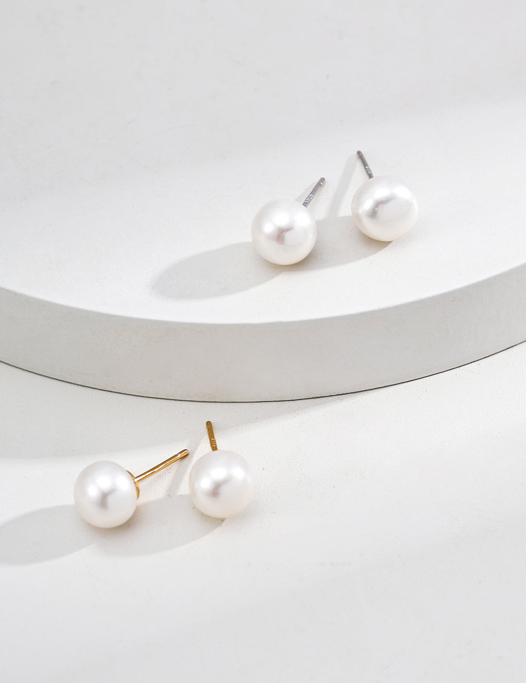 Classic Natural Pearl Stud Earrings – Timeless Elegance in Minimalist Design