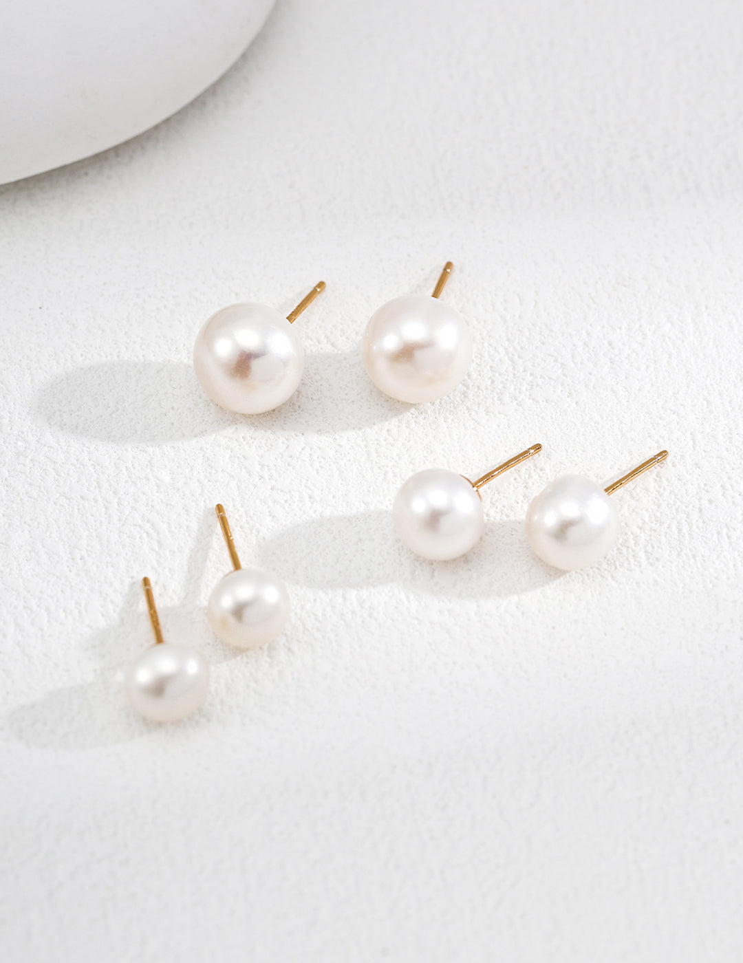 Classic Natural Pearl Stud Earrings – Timeless Elegance in Minimalist Design