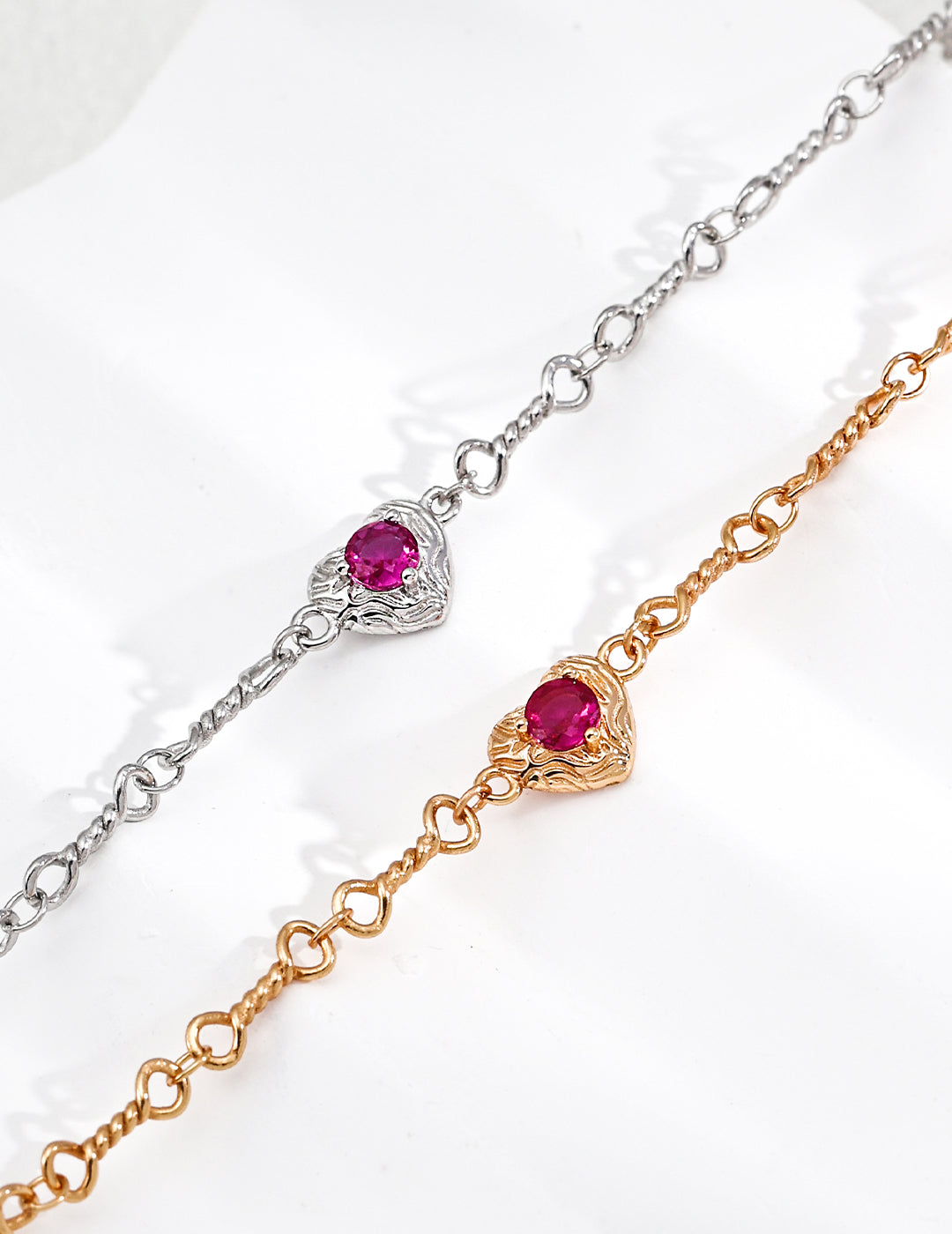 Twisted Chain Bracelet with Red Cubic Zirconia Heart – Minimalist Elegance, Everyday Romance