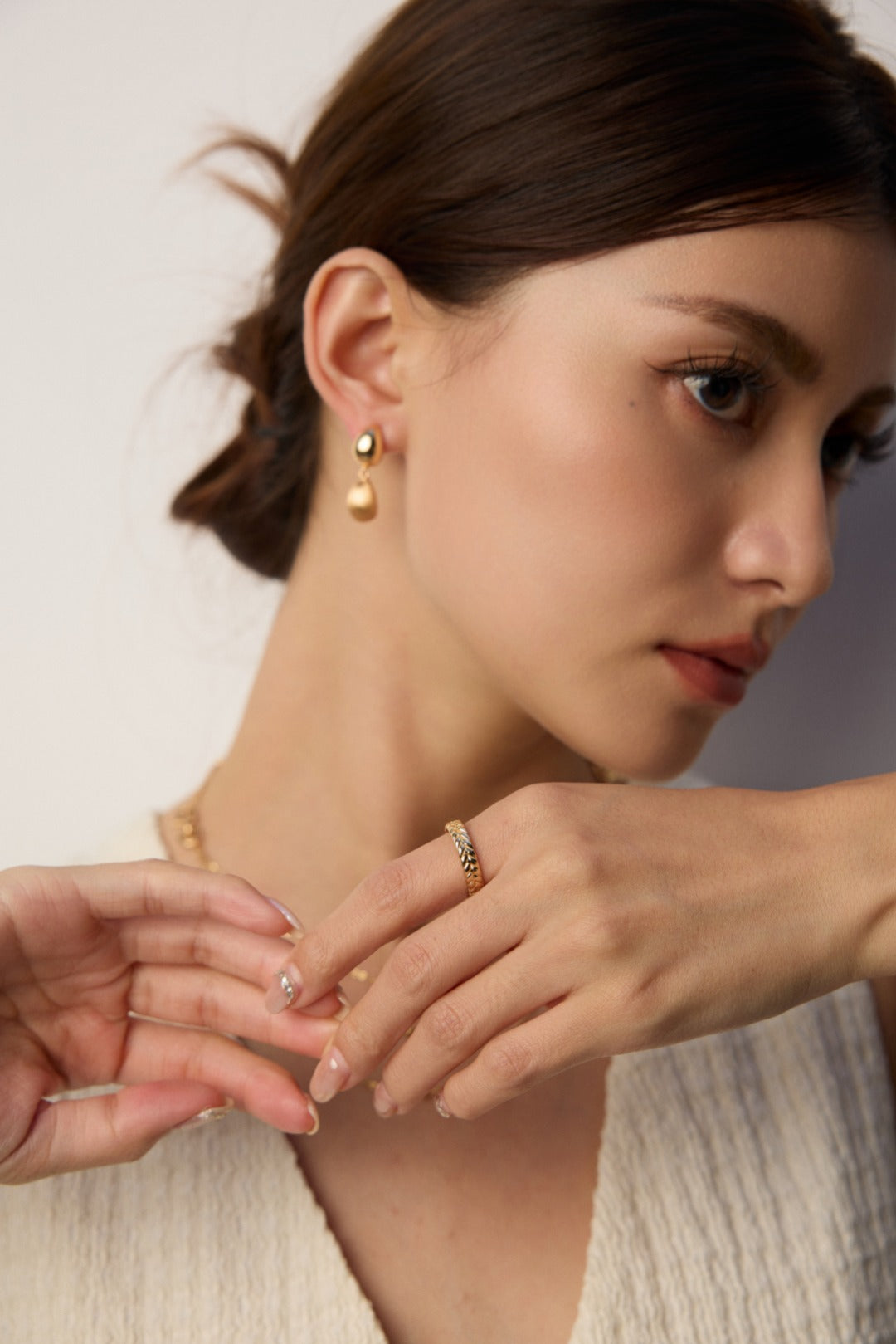 Minimalist Band Ring – Modern Simplicity with Vintage & Platinum Finishes