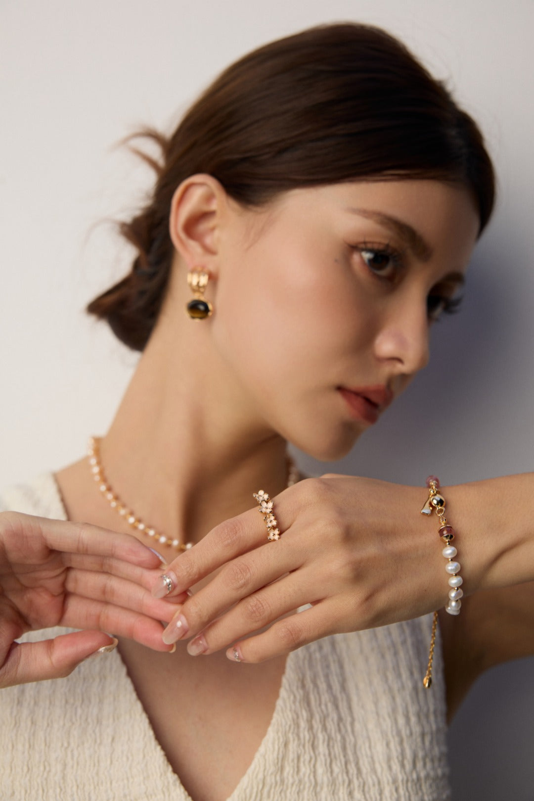 Floral Enamel Ring – Elegant Petal-Inspired Design with Vintage Charm