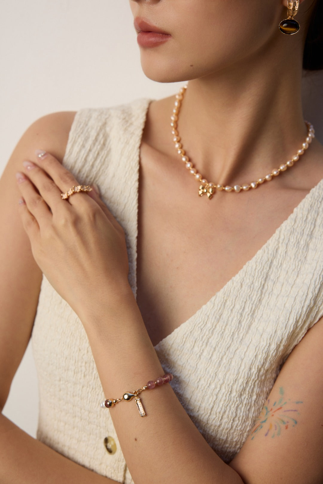 Floral Enamel Ring – Elegant Petal-Inspired Design with Vintage Charm