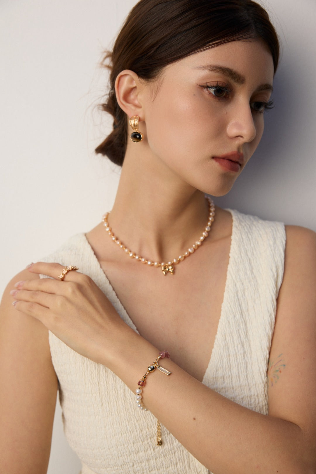 Floral Enamel Ring – Elegant Petal-Inspired Design with Vintage Charm