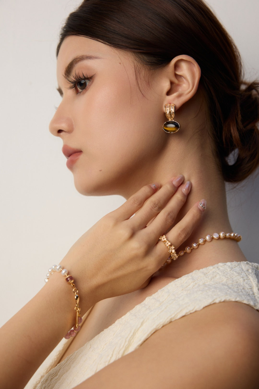 Floral Enamel Ring – Elegant Petal-Inspired Design with Vintage Charm