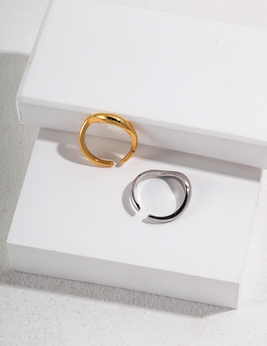 Minimalist Open Ring – Modern Sculptural Lines with Timeless Elegance