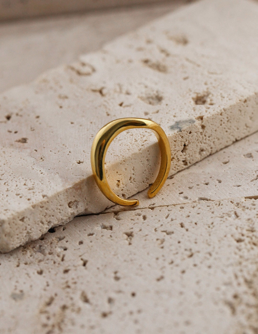 Minimalist Open Ring – Modern Sculptural Lines with Timeless Elegance