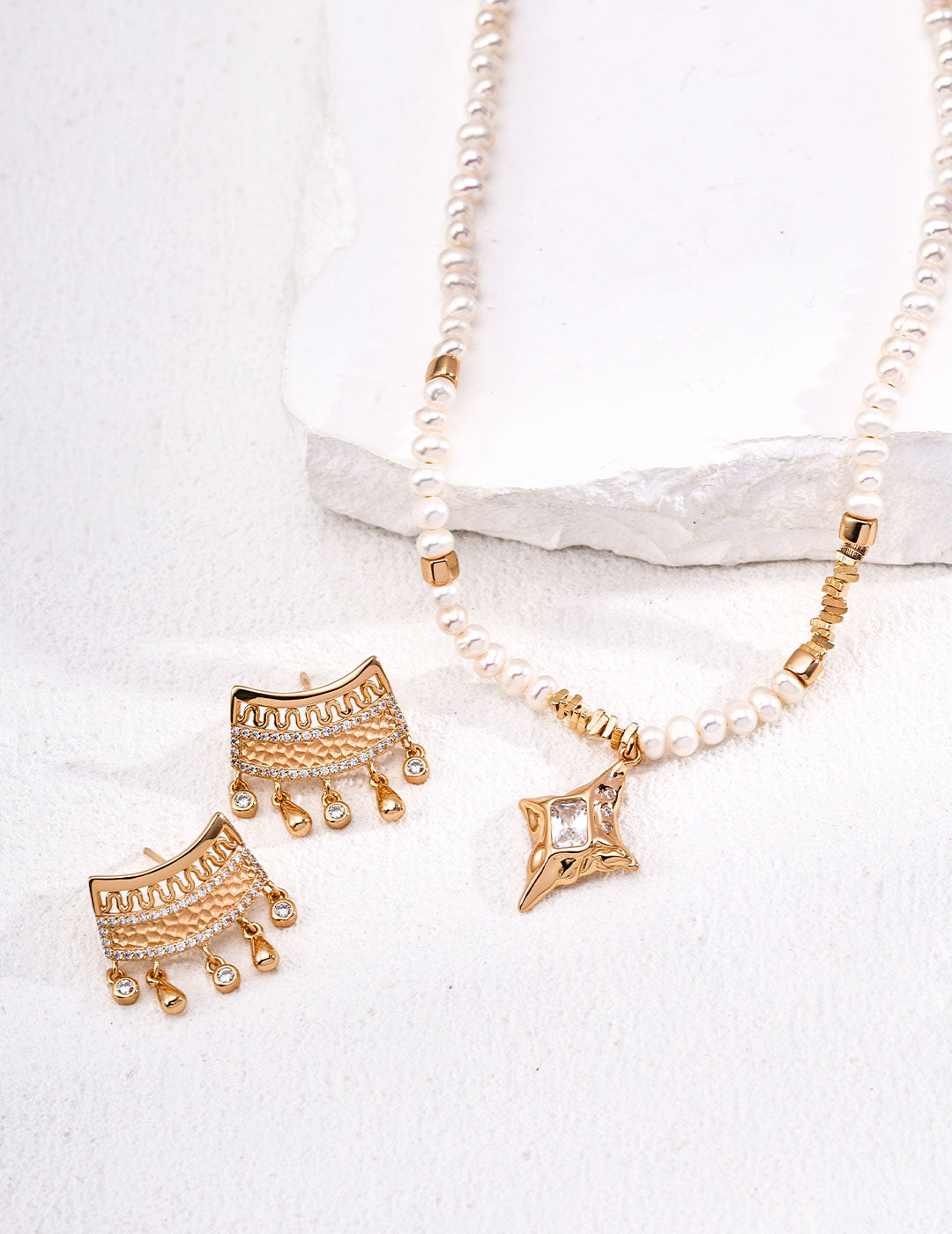 Amour Grace Earrings - Zircon