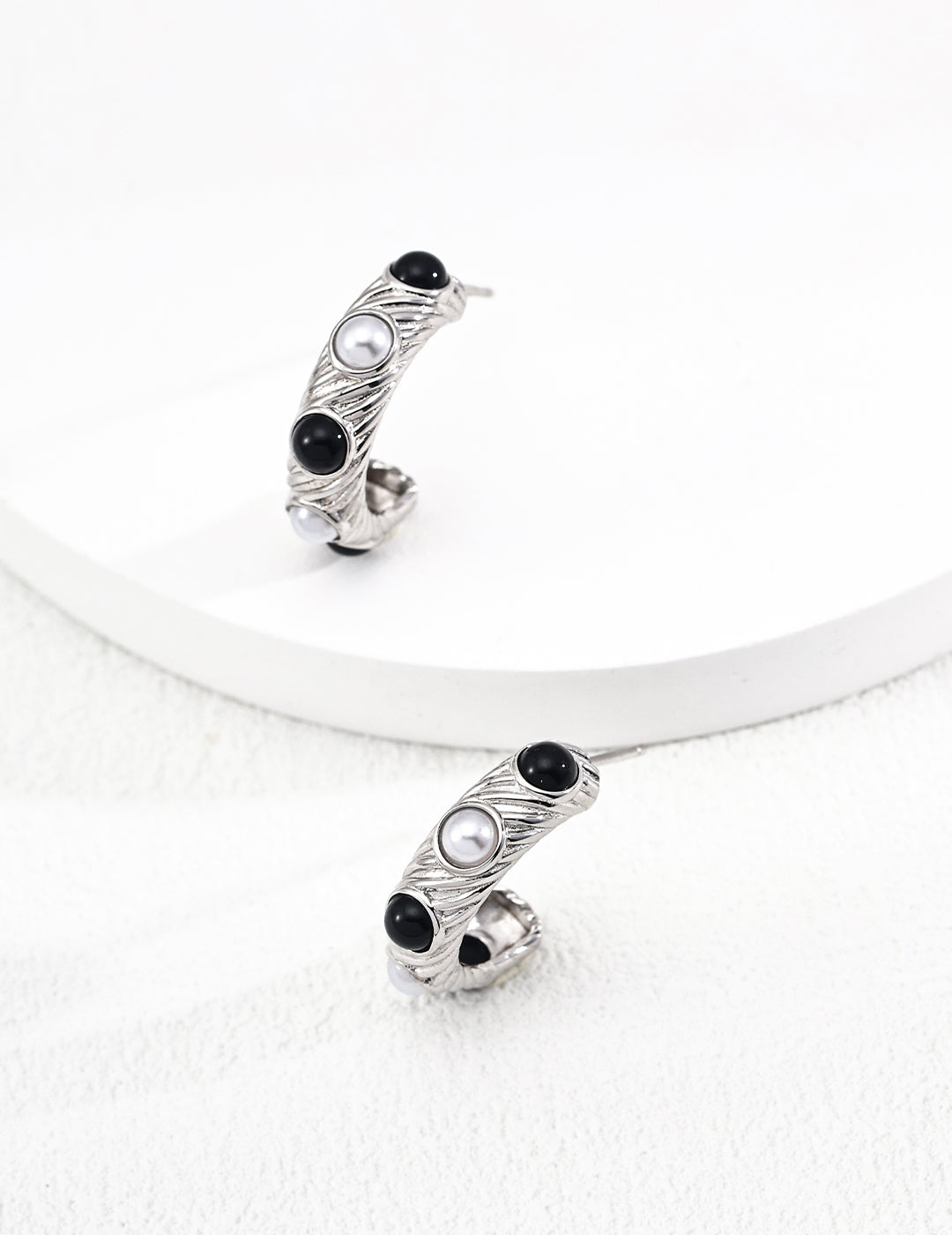 Nocturnal Light Earings- Black onyx， Natural Pearl