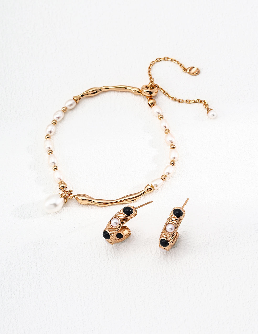 Nocturnal Light Earings- Black onyx， Natural Pearl