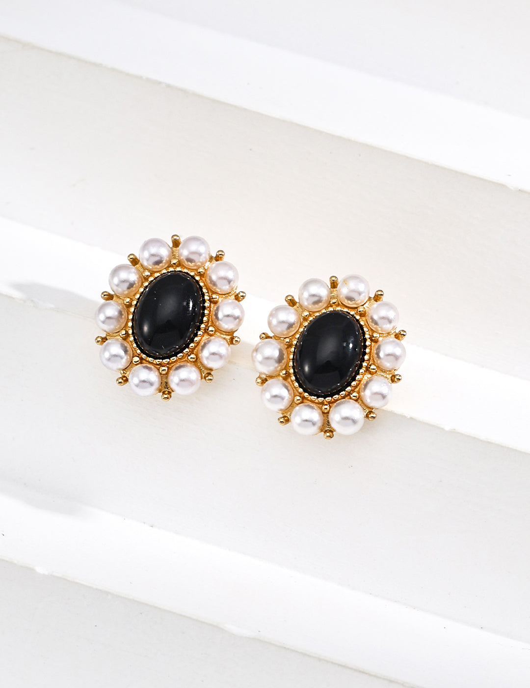 Nocturnal Light Earings- Black Onyx，Cameo Style
