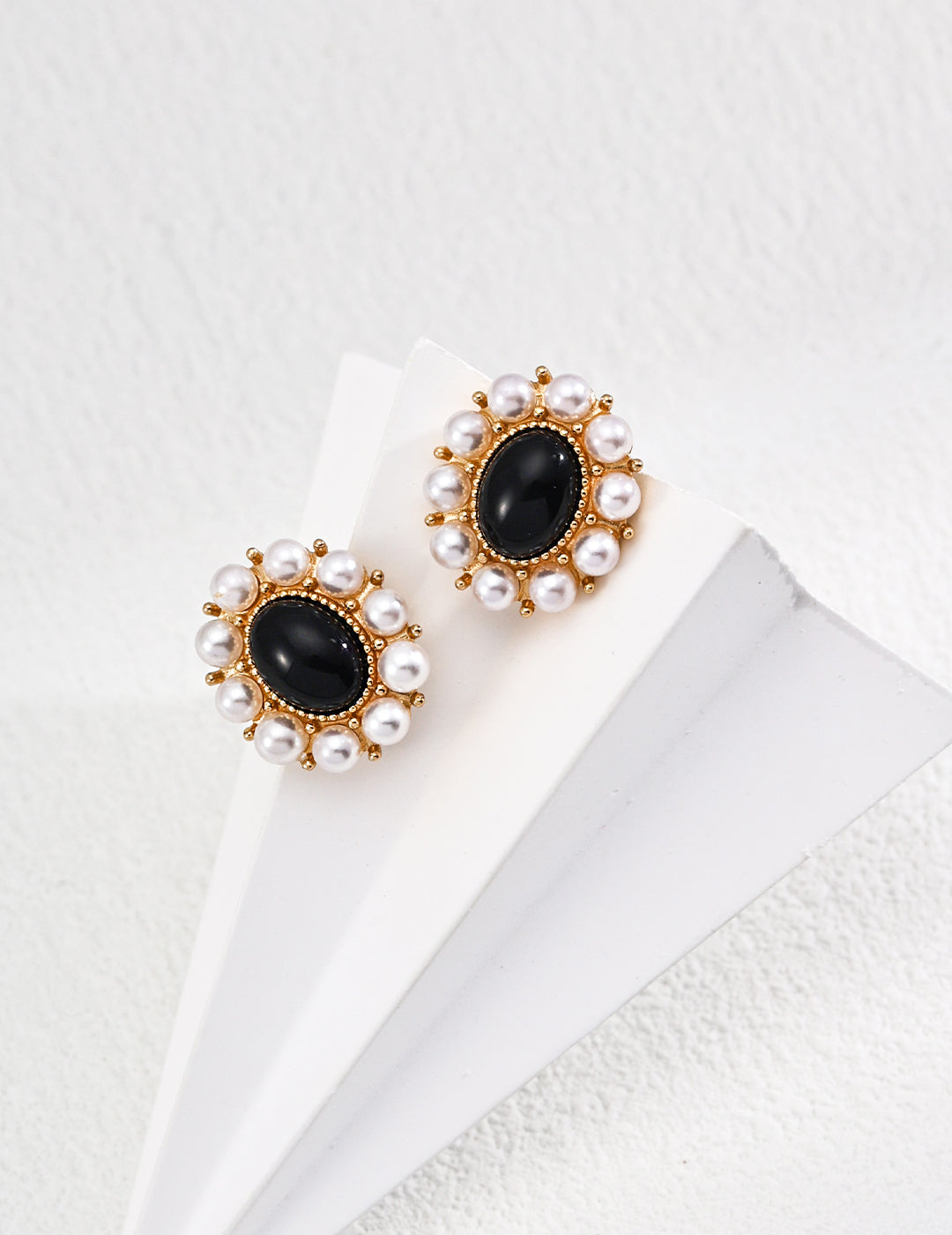 Nocturnal Light Earings- Black Onyx，Cameo Style