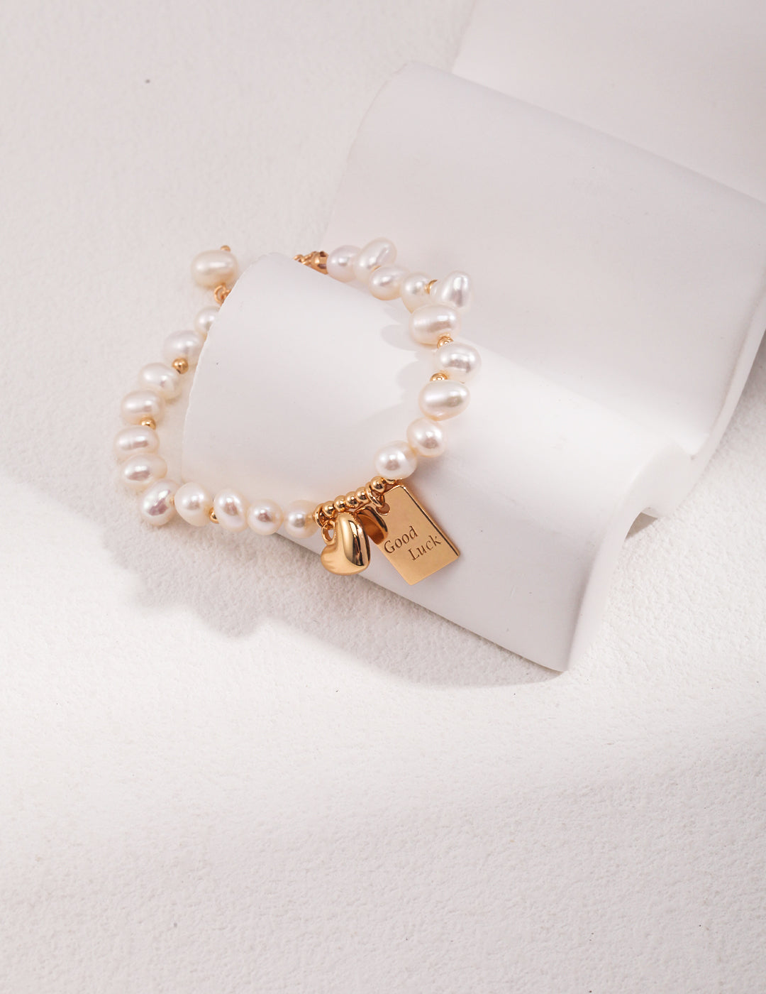 Lumière Chanceuse bracelet- Natural Freshwater Pearl
