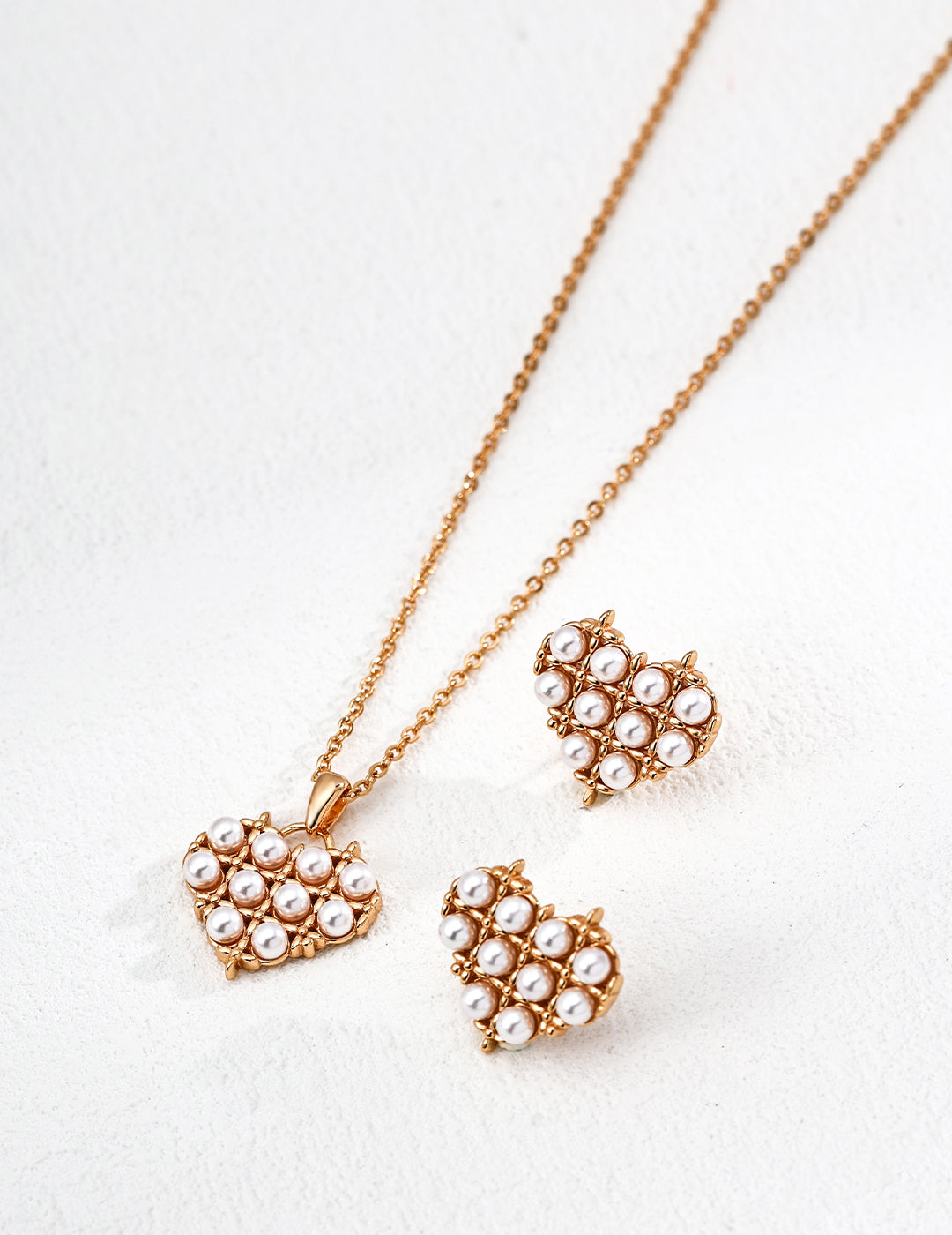 Vintage Pearl Heart Pendant Necklace-soft luminosity and sophistication