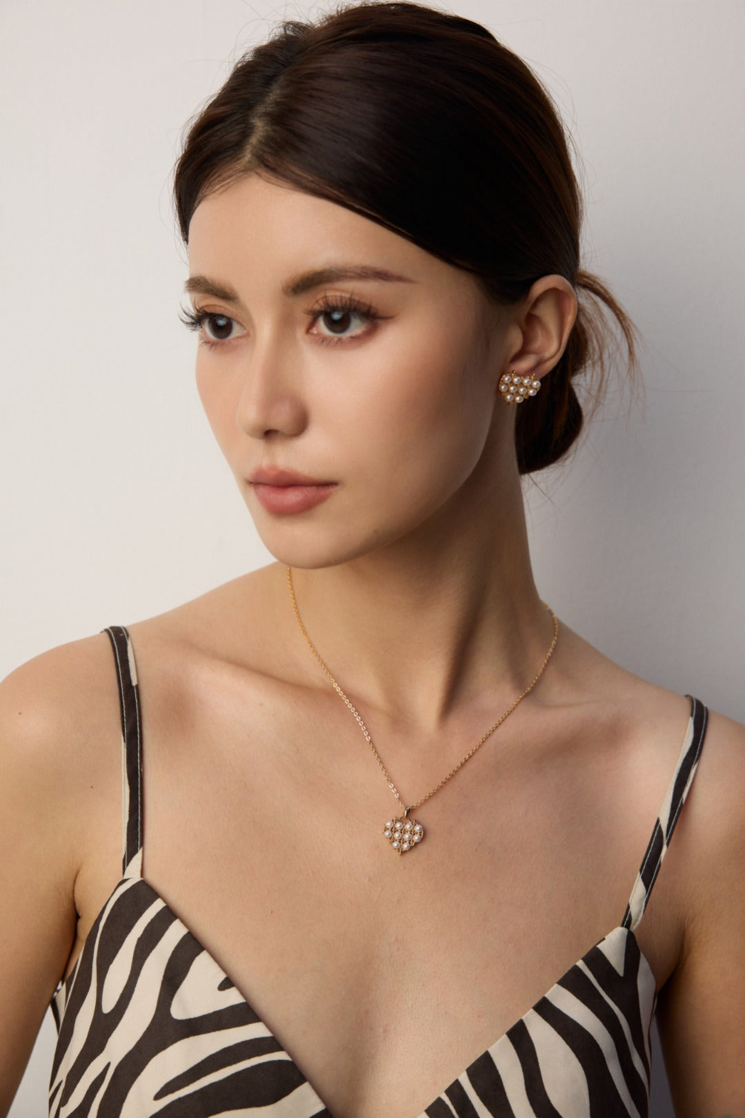 Vintage Pearl Heart Pendant Necklace-soft luminosity and sophistication