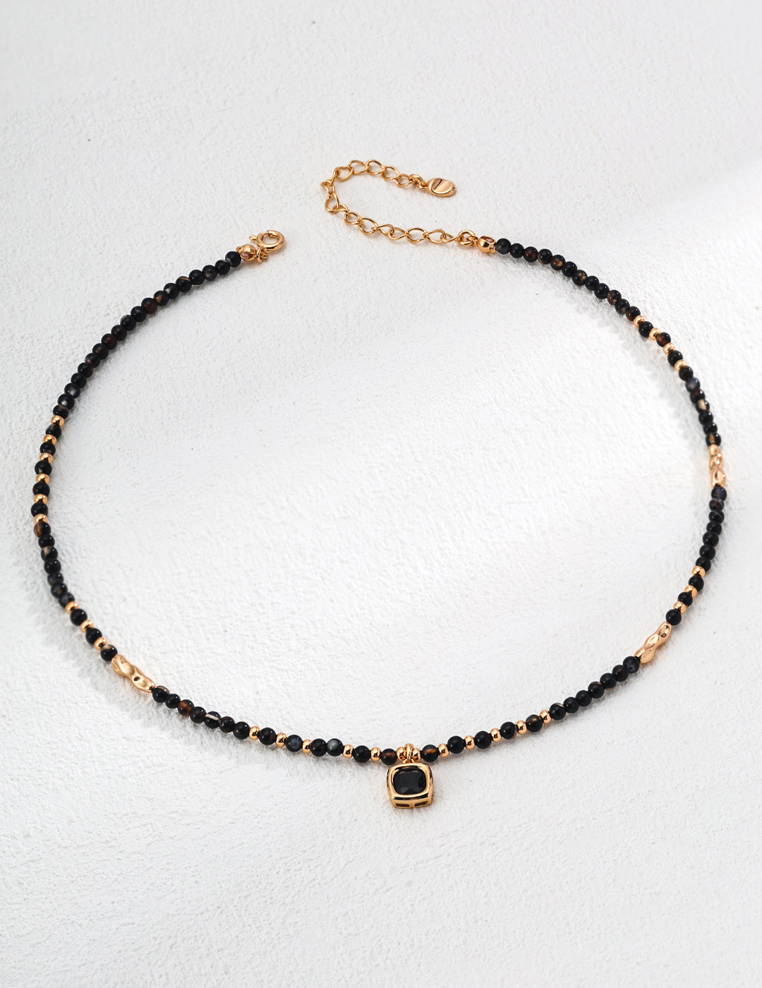 Vintage Gold Round Polished Pendant Necklace- Black Onyx