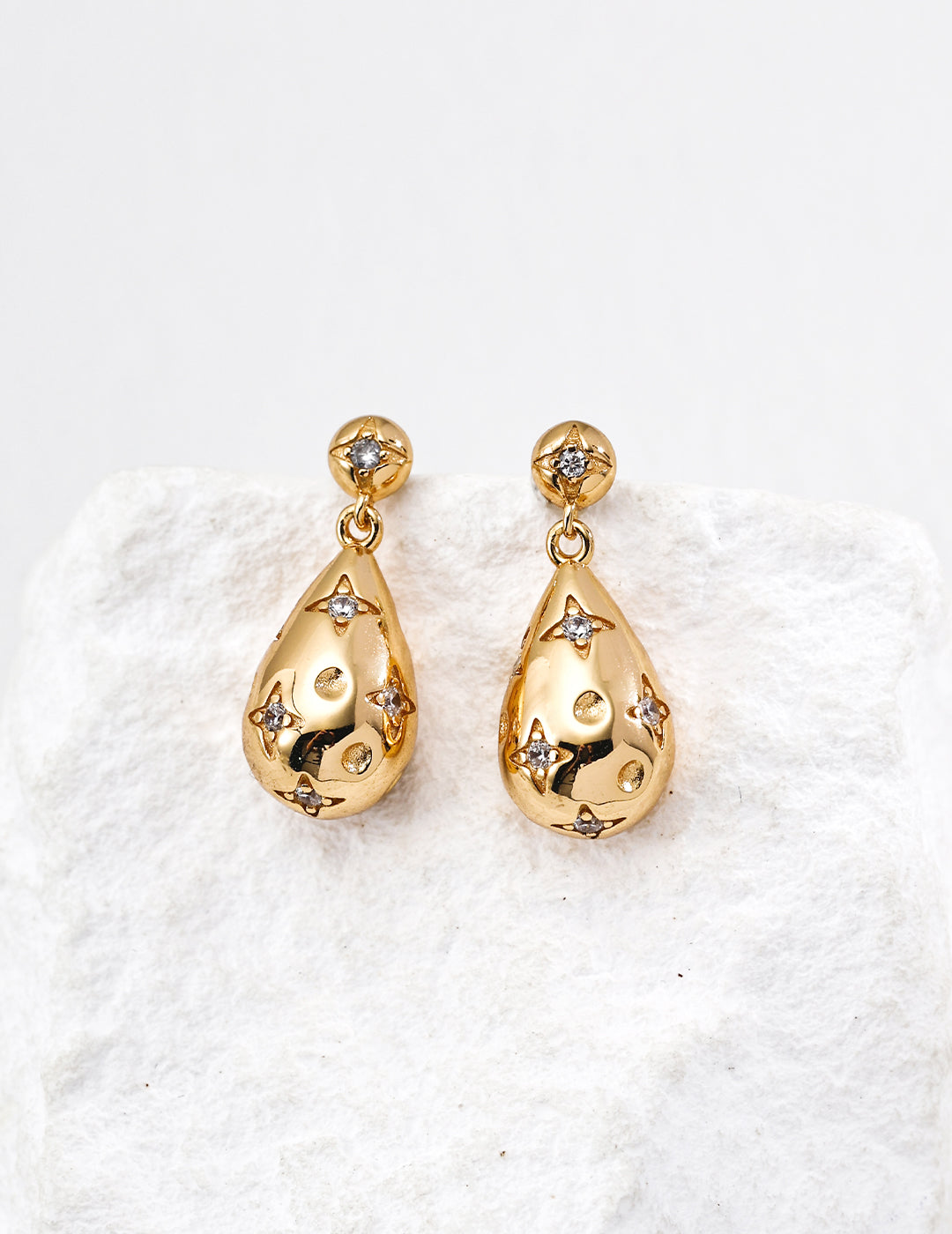 Timeless Elegance Teardrop Earrings – Modern Sparkle, Cubic Zirconia