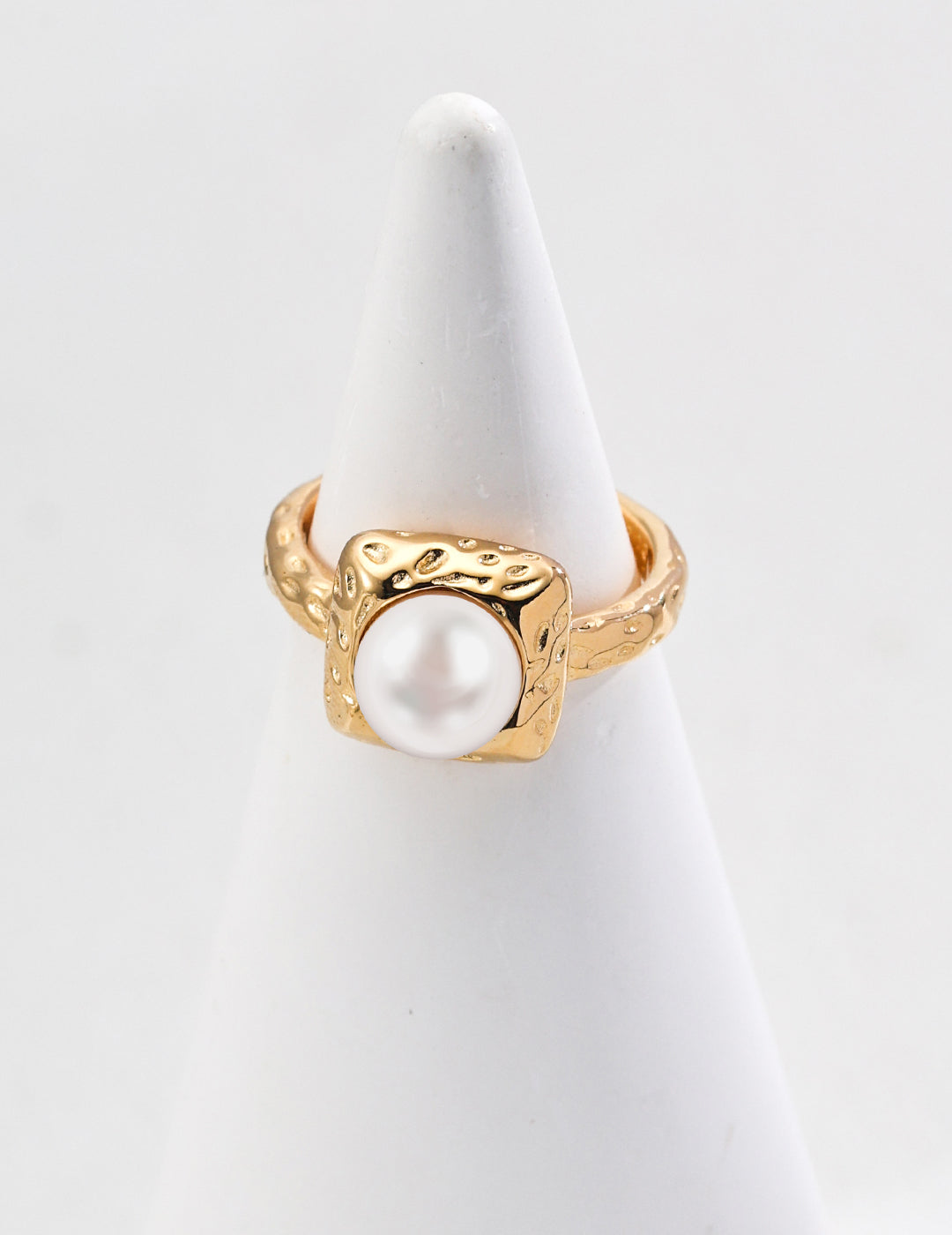 Minimalist Natural Pearl Ring – Elegant Open Design, Timeless Parisian Simplicity