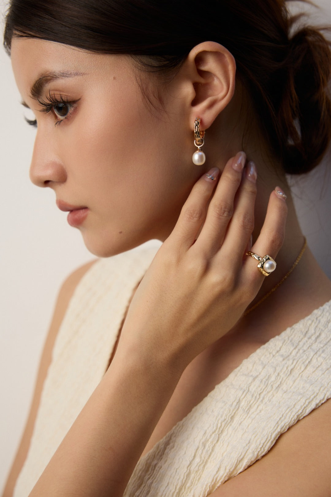 Minimalist Natural Pearl Ring – Elegant Open Design, Timeless Parisian Simplicity