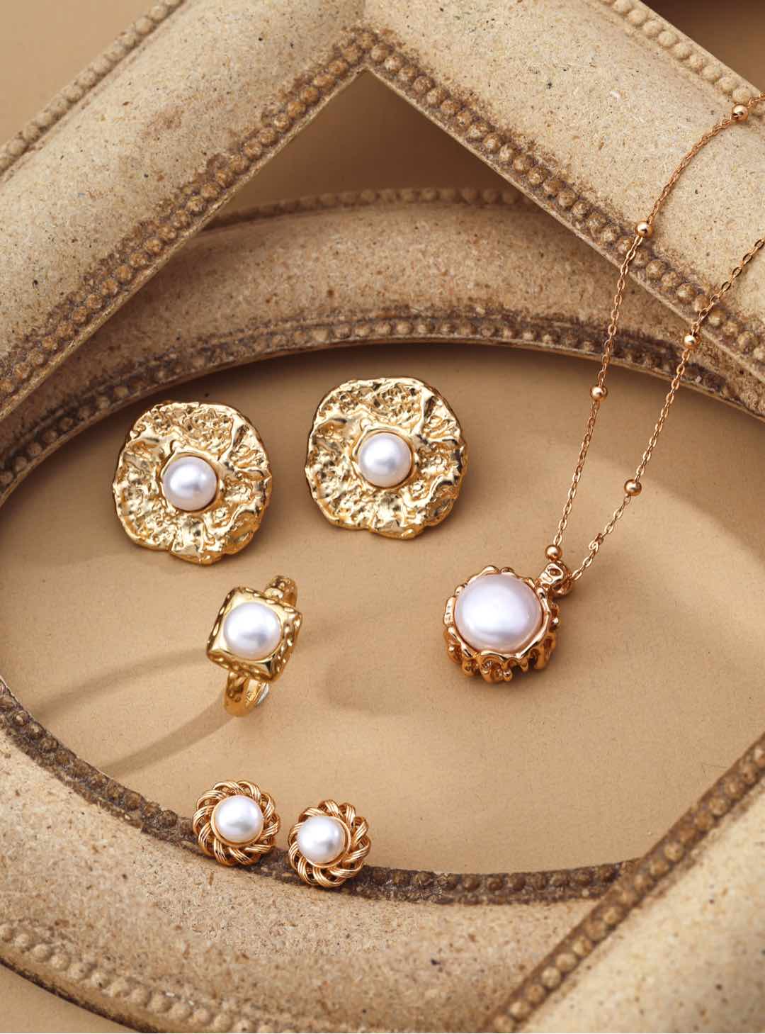 Minimalist Natural Pearl Ring – Elegant Open Design, Timeless Parisian Simplicity