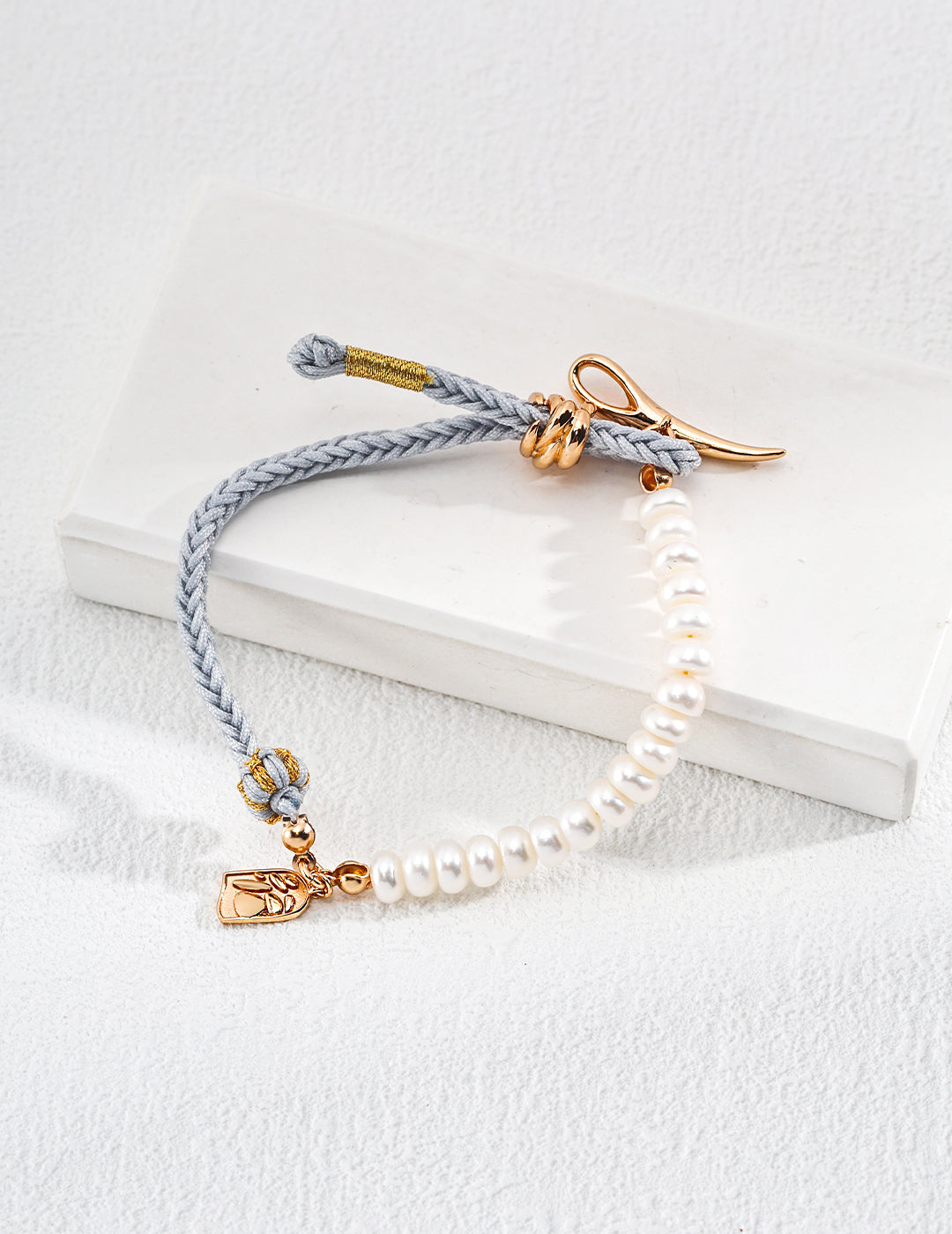 Ocean Whisper  Natural Pearl Bracelet — Timeless Harmony in Modern Elegance