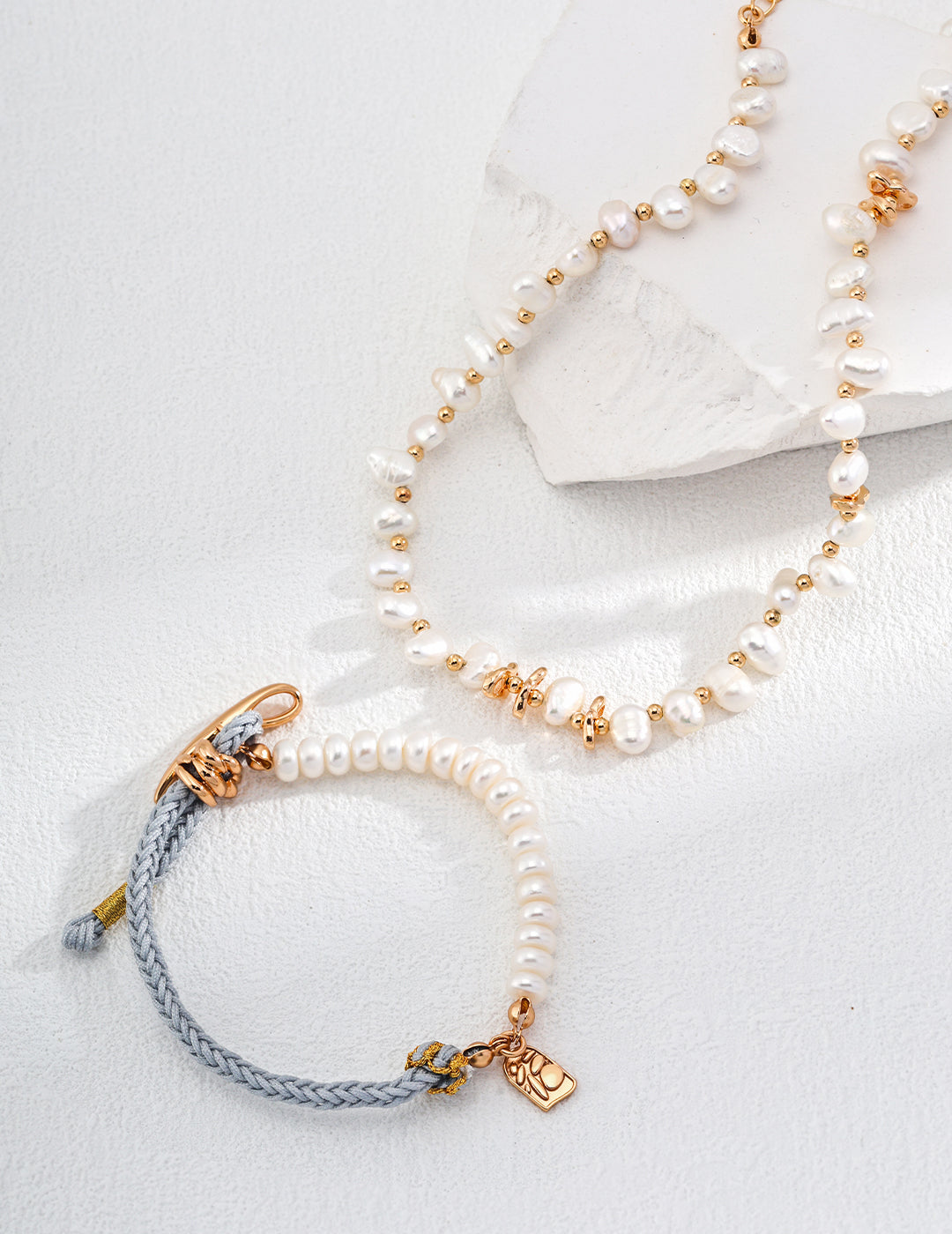 Ocean Whisper  Natural Pearl Bracelet — Timeless Harmony in Modern Elegance