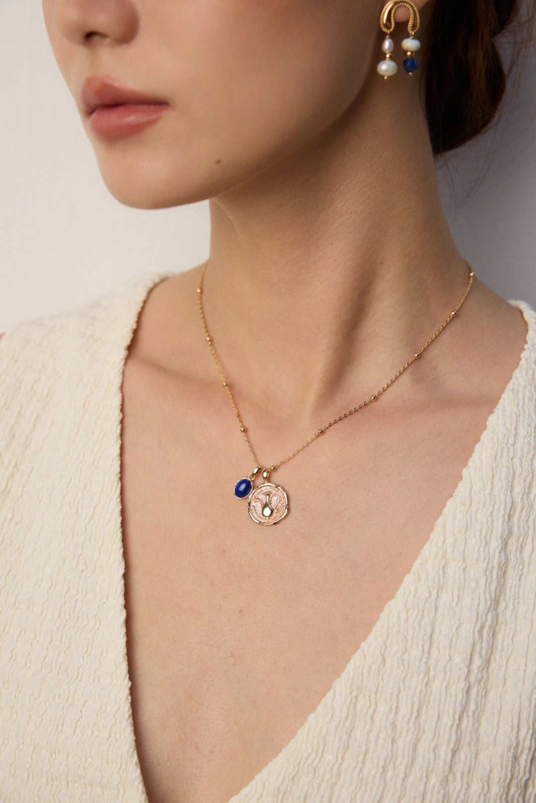 Lapis Lazuli Medallion Necklace – The Symbol of Hope and Inner Strength